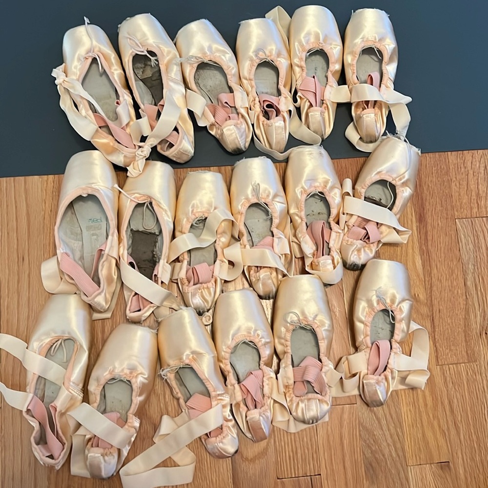 9 pairs of used pointe shoes